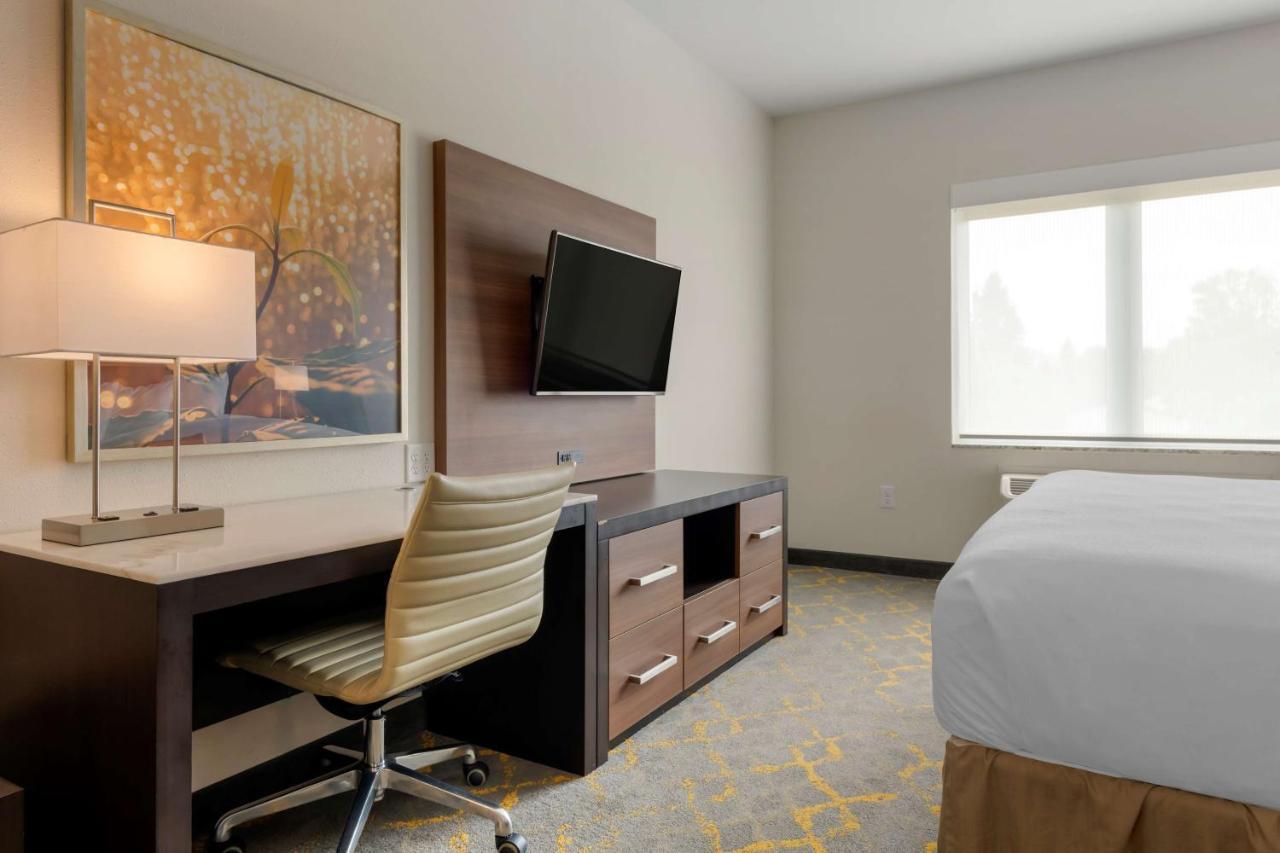 Best Western Plus Isanti Екстер'єр фото